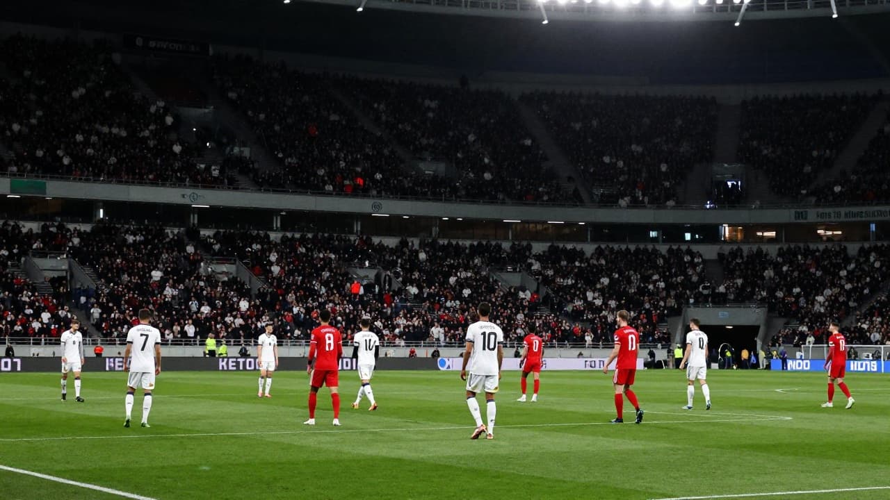 Noćna utaknica na praznom stadionu