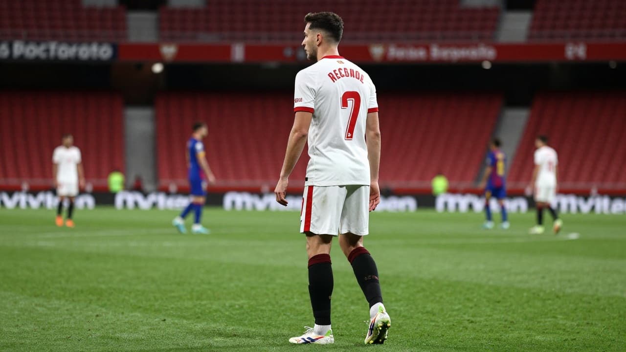 Robbie Ure in Sevilla kit