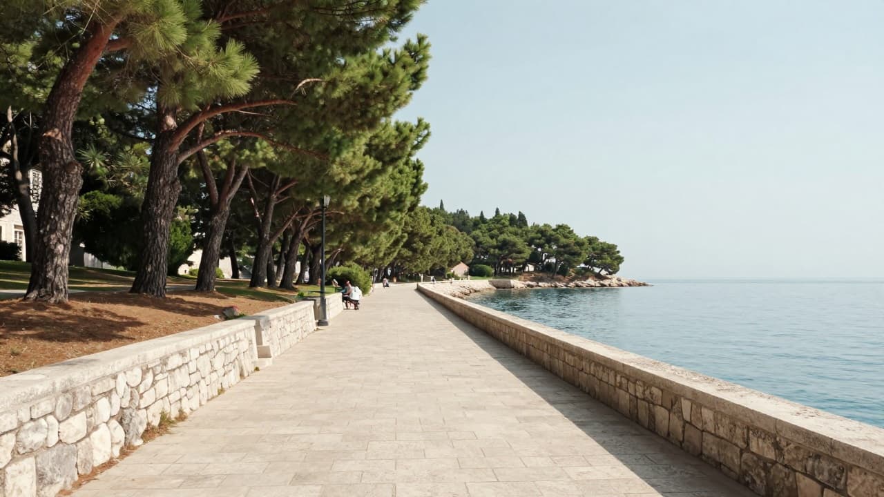Pogled na šetnicu uz more