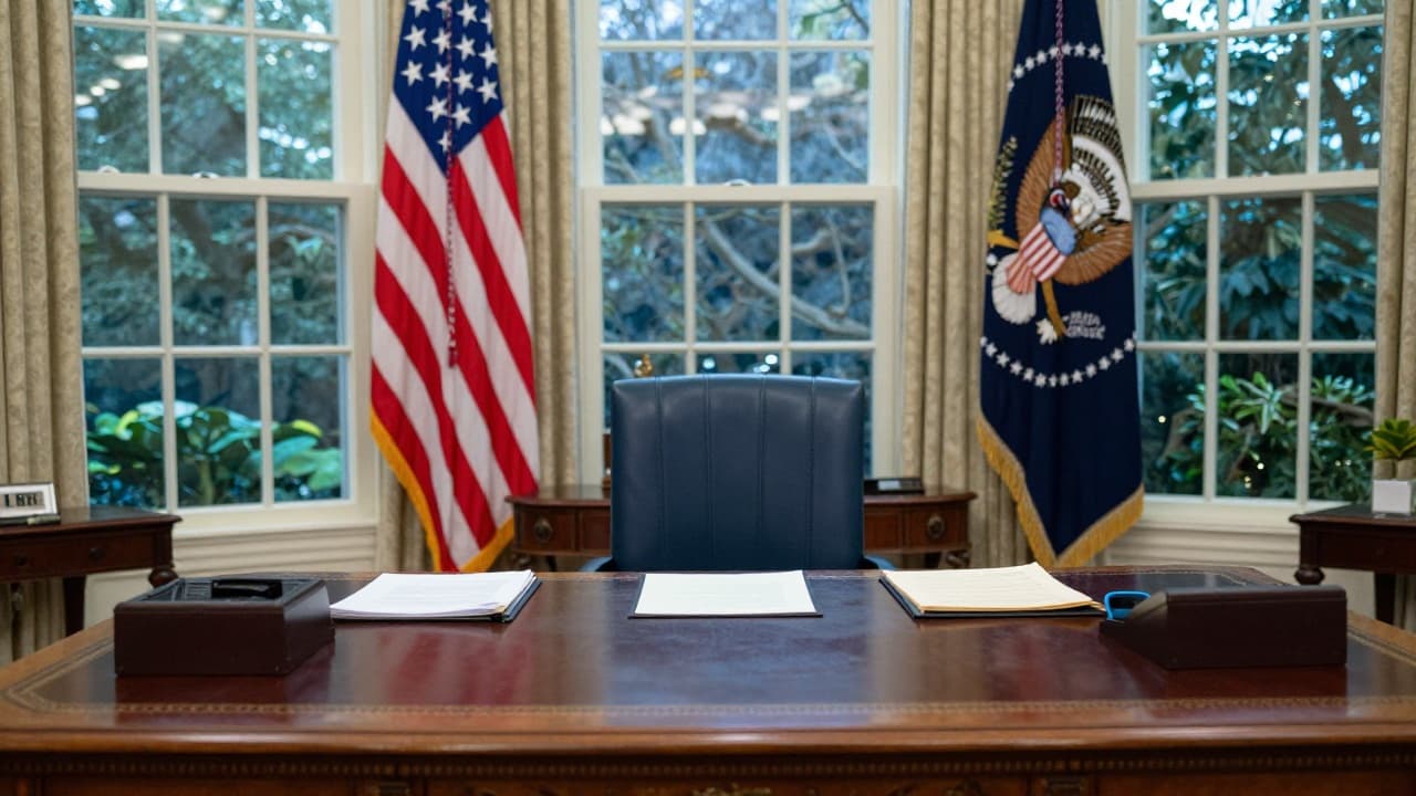 Trump potpisuje izvršne naredbe