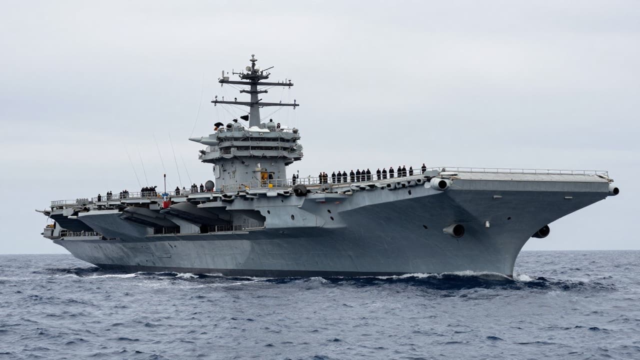 Američki nosač zrakoplova USS Abraham Lincoln na moru
